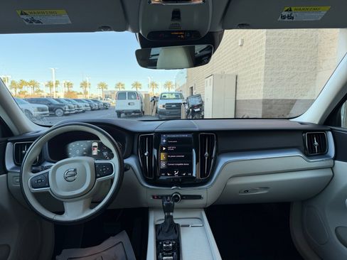 Used 2018 Volvo XC60 T6 Momentum w/ Convenience Package image 20