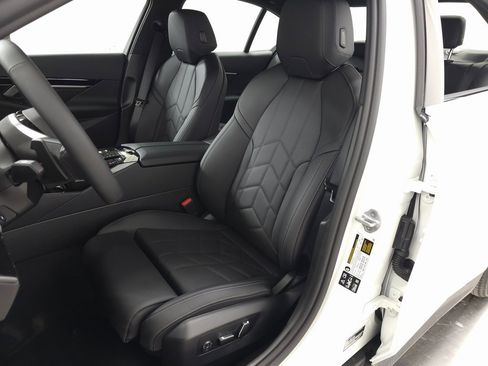 Certified 2025 BMW 530i xDrive image 13