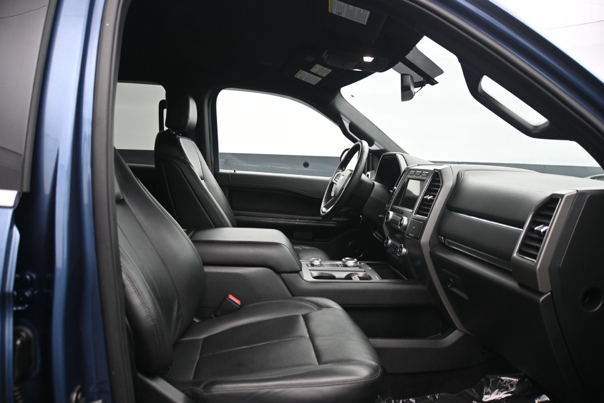 Used 2019 Ford Expedition XLT w/ Equipment Group 202A AWD/4WD image 13