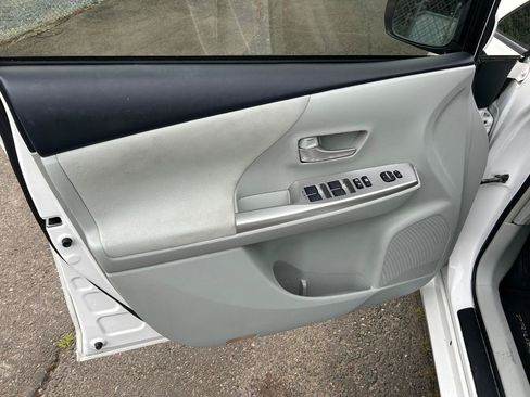 Used 2012 Toyota Prius V Three FWD image 10