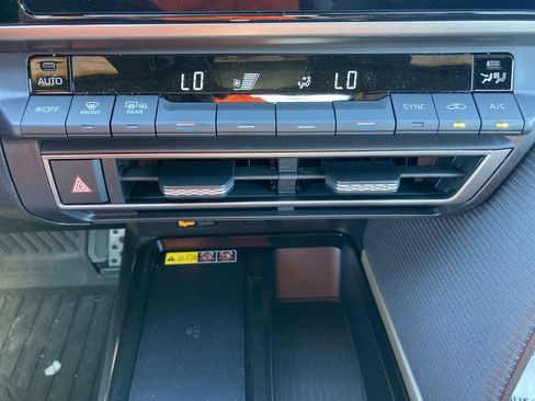 Used 2026 Toyota Camry SE w/ Convenience Package image 17