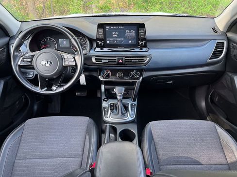 Used 2021 Kia Seltos S AWD/4WD image 25