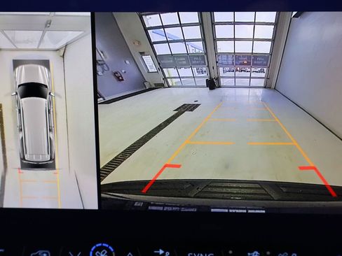 New 2025 Chevrolet Suburban Premier image 24