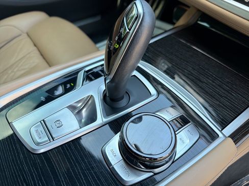 Used 2019 BMW 750i w/ Executive Package RWD image 24