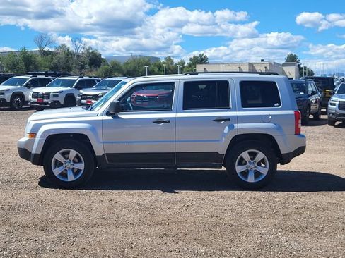 Used 2011 Jeep Patriot Sport w/ Tire & Wheel Group AWD/4WD image 2