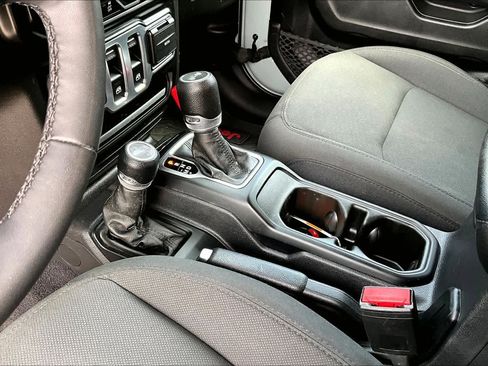 Used 2023 Jeep Wrangler Sport AWD/4WD image 17