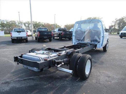 New 2024 Ford E-450 and Econoline 450 Super Duty w/ Power Windows & Locks Group image 6