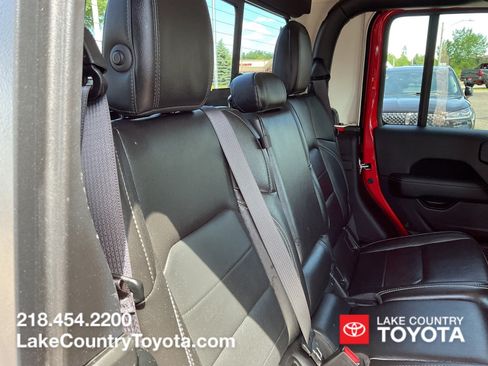 Used 2021 Jeep Gladiator Overland w/ Uconnect 4C Nav & Sound Group AWD/4WD image 29