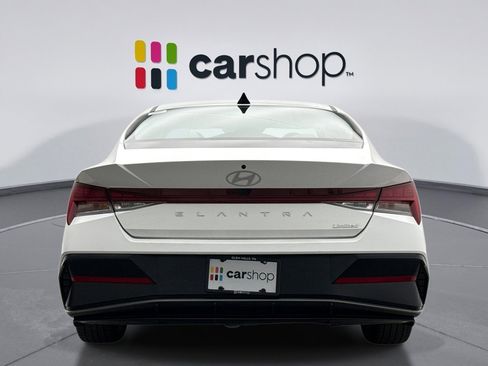 Used 2025 Hyundai Elantra Limited image 4