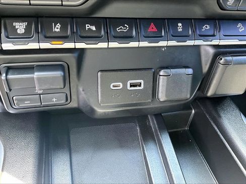 Used 2022 Chevrolet Silverado 2500 High Country w/ Safety Package II AWD/4WD image 26