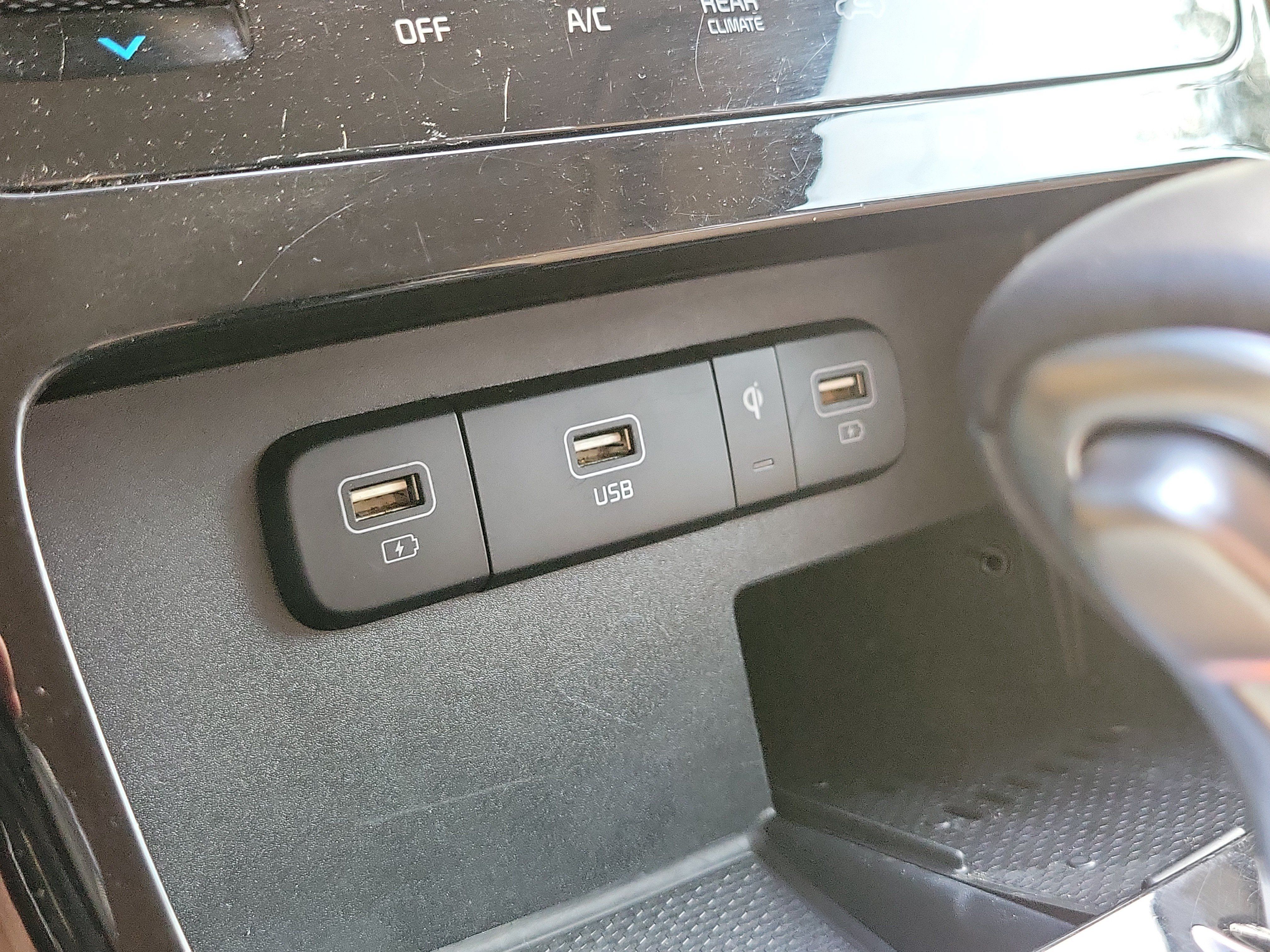 Certified 2023 Kia Carnival EX FWD image 36