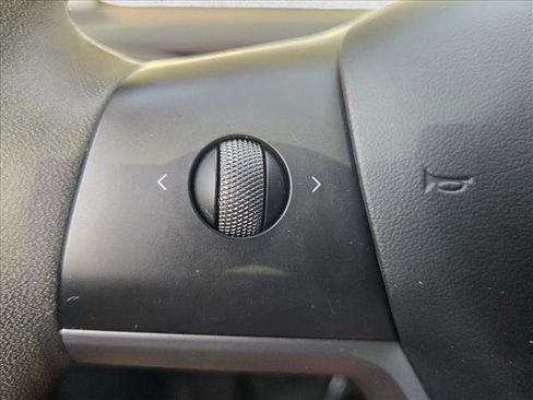 Used 2023 Tesla Model Y Long Range image 10