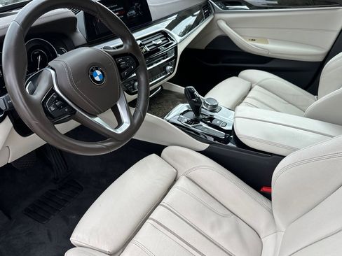 Used 2018 BMW 530e 530e iPerformance image 11