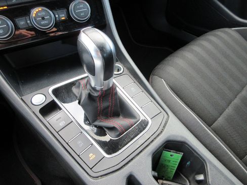 Used 2019 Volkswagen Jetta GLI image 48