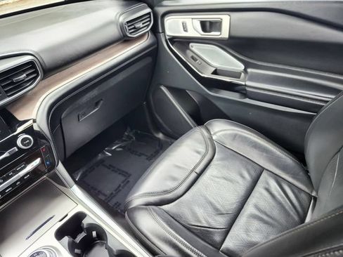 Certified 2023 Ford Explorer Platinum w/ Technology Package AWD/4WD image 15