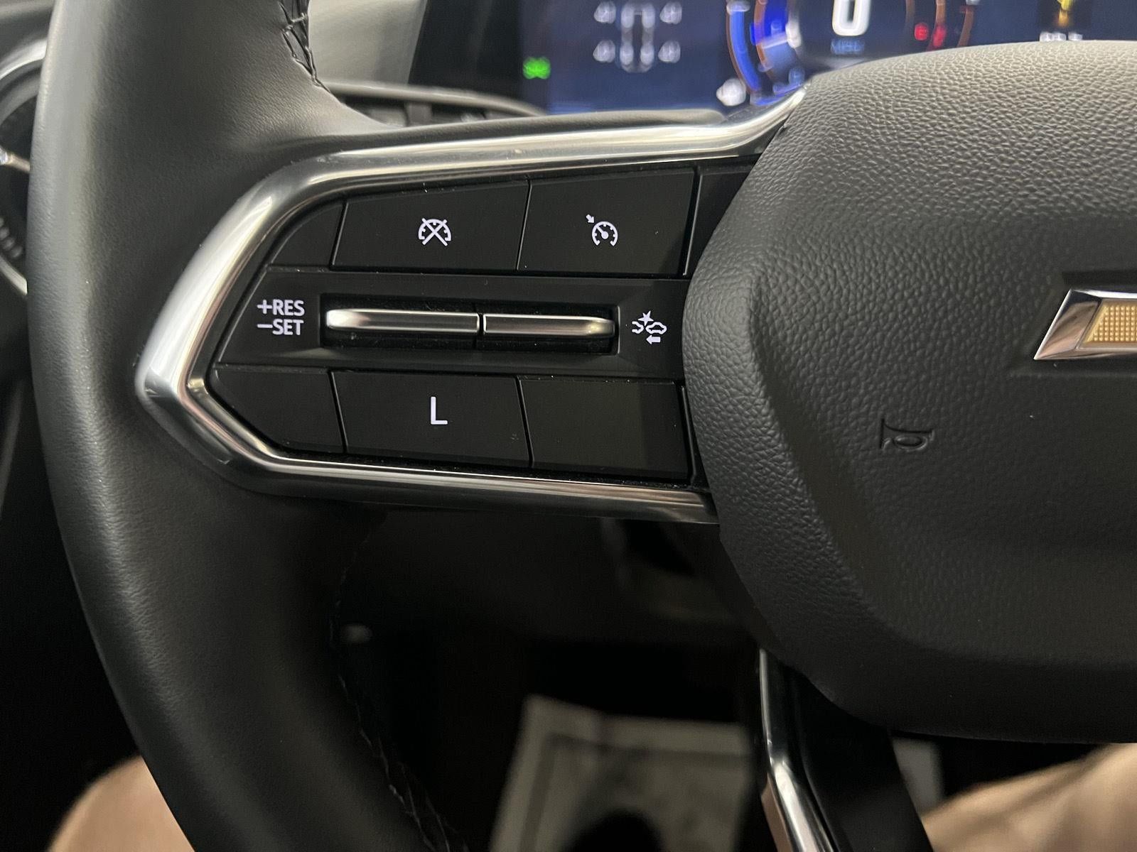 Used 2025 Chevrolet Equinox LT AWD/4WD image 11