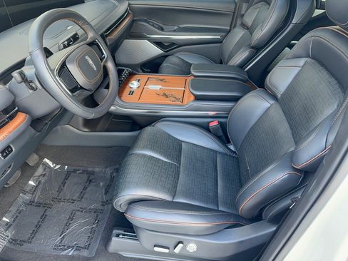 Used 2025 Lincoln Navigator Black Label AWD/4WD image 5