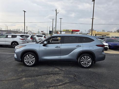 Used 2024 Toyota Highlander Platinum image 4