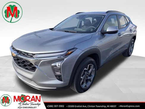 Certified 2024 Chevrolet Trax LT w/ Driver Confidence Package image 1