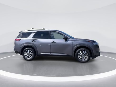 Used 2024 Nissan Pathfinder SL image 8