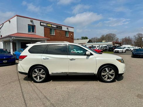 Used 2016 Nissan Pathfinder Platinum image 4