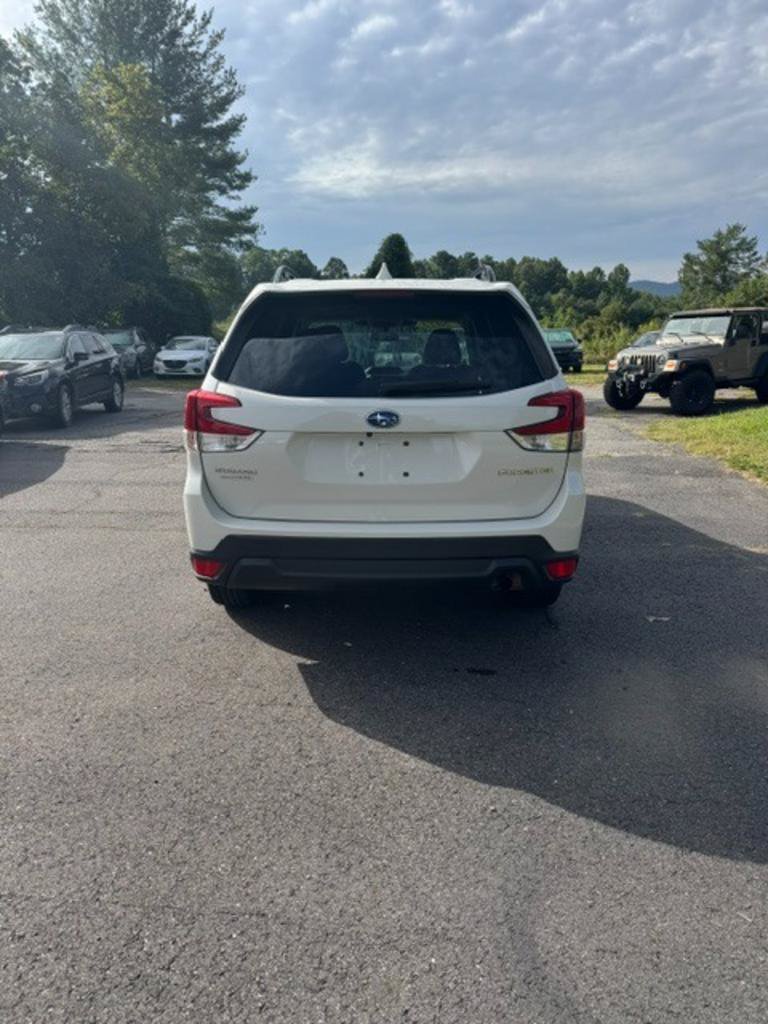 Used 2023 Subaru Forester Premium AWD/4WD image 5
