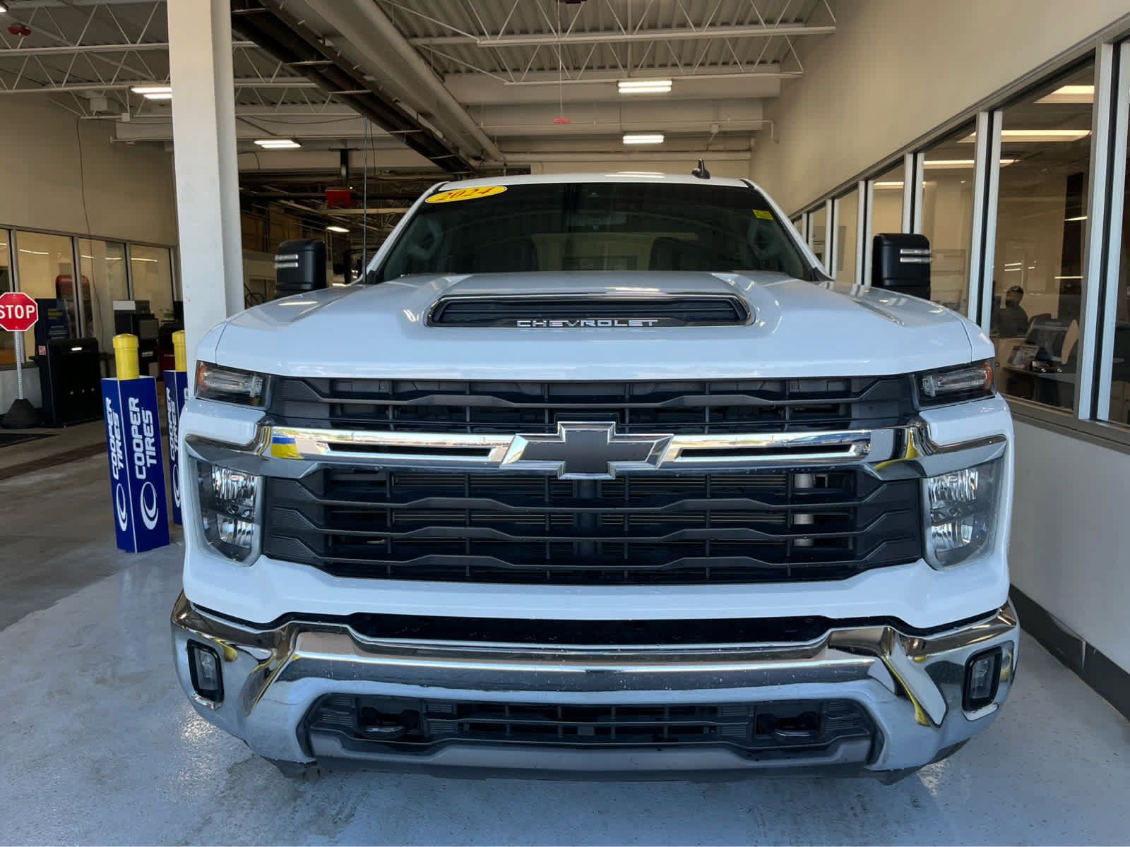 Used 2024 Chevrolet Silverado 2500 LT w/ Convenience Package AWD/4WD image 5