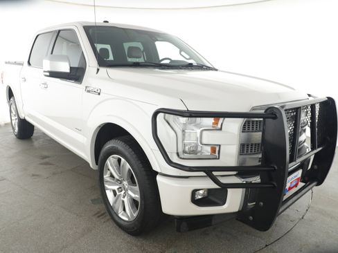 Used 2017 Ford F150 Platinum w/ Equipment Group 701A Luxury image 3