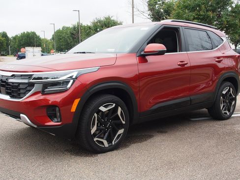 Used 2025 Kia Seltos SX w/ SX Sunroof Package image 3