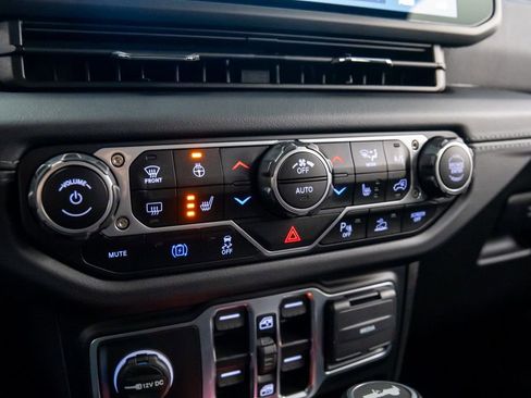 Used 2024 Jeep Wrangler Unlimited Rubicon 4xe image 26