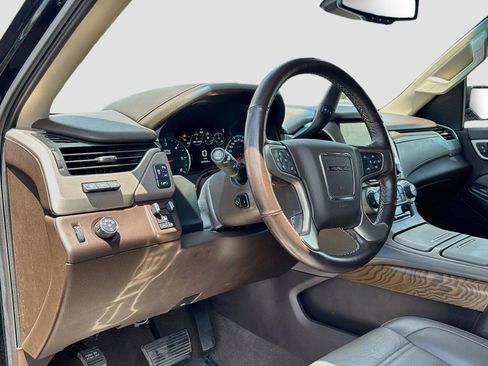 Used 2020 GMC Yukon Denali RWD image 9
