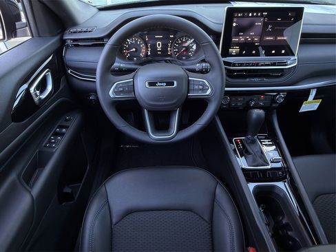 New 2026 Jeep Compass Latitude image 11