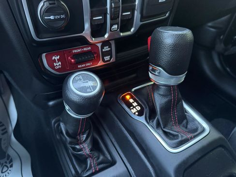 Used 2022 Jeep Gladiator Rubicon AWD/4WD image 36