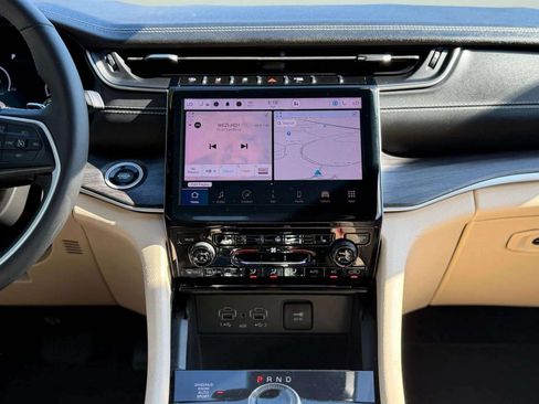 Used 2023 Jeep Grand Cherokee Limited AWD/4WD image 22