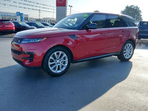 Used 2025 Land Rover Range Rover Sport SE AWD/4WD image 7