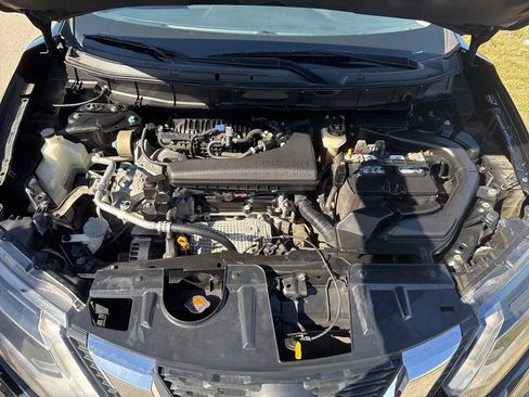 Used 2018 Nissan Rogue SV image 9