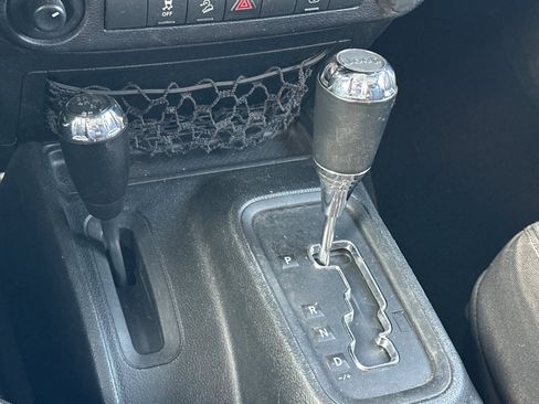 Used 2018 Jeep Wrangler Unlimited Sahara w/ Connectivity Group image 21