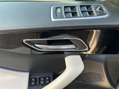 Used 2020 Jaguar F-PACE Prestige image 12