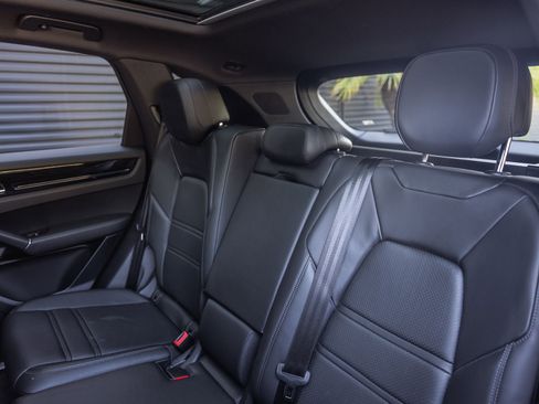 Certified 2023 Porsche Cayenne image 18