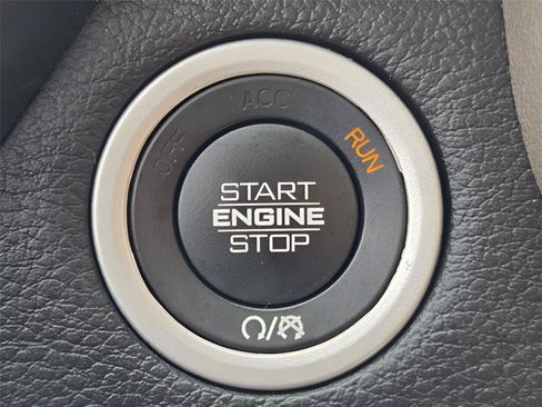 Used 2022 RAM 1500 Laramie AWD/4WD image 17