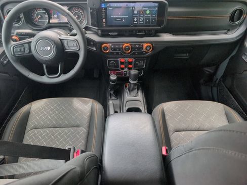 Used 2025 Jeep Gladiator Mojave w/ Convenience Group AWD/4WD image 32