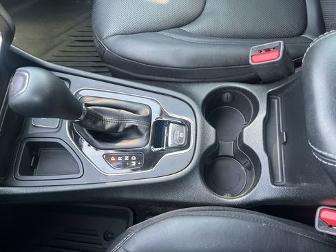 Used 2021 Jeep Cherokee Limited w/ Elite Package image 32