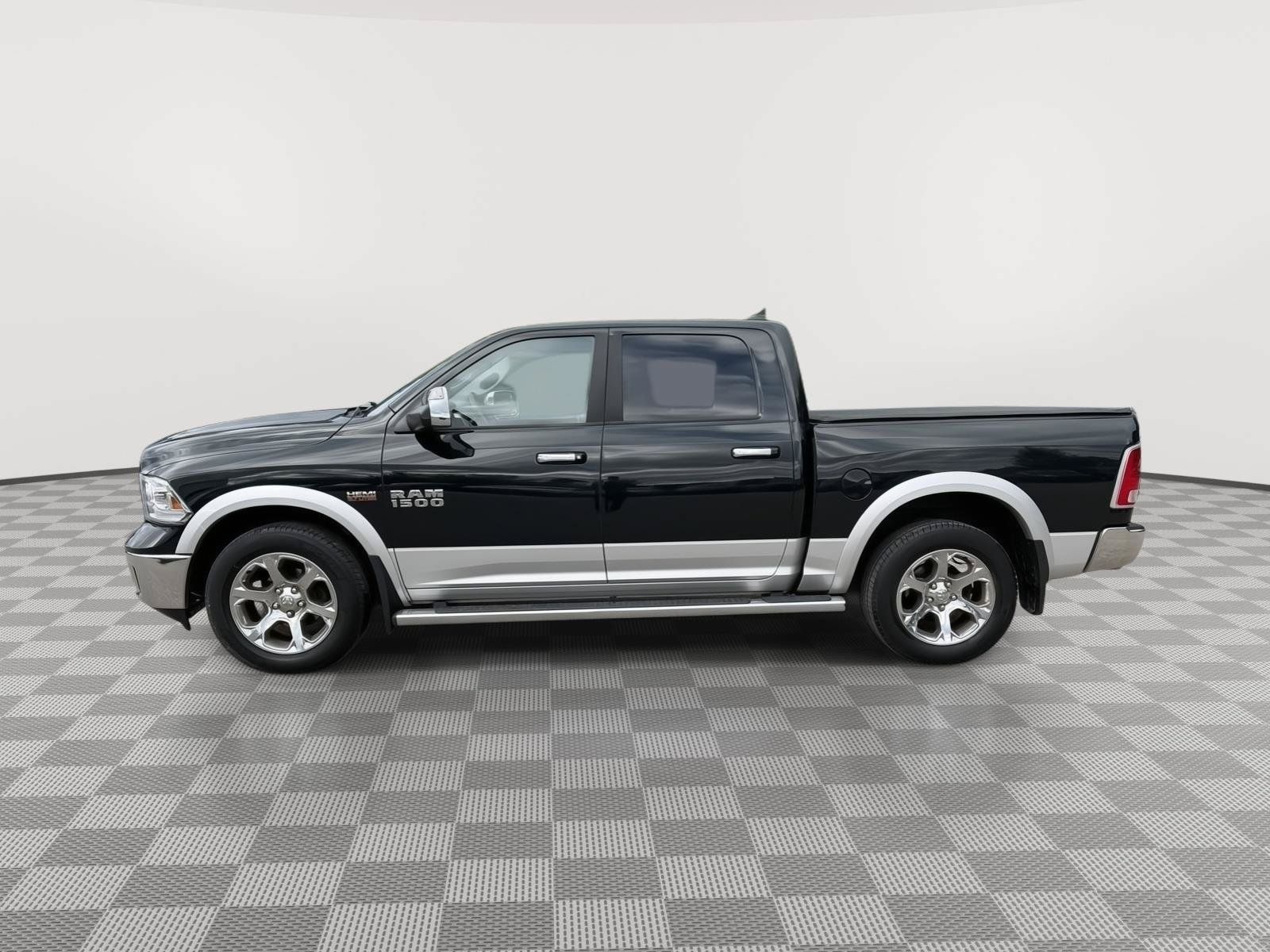 Used 2015 RAM 1500 Laramie w/ Convenience Group AWD/4WD image 4
