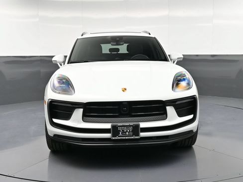 Certified 2026 Porsche Macan AWD/4WD image 11