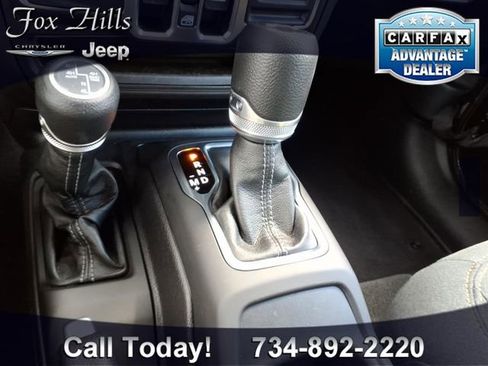Used 2025 Jeep Wrangler Unlimited Sahara AWD/4WD image 23