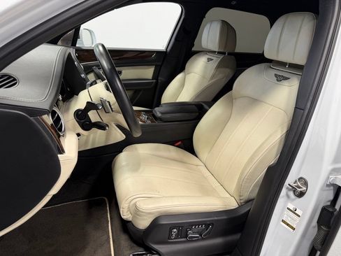 Used 2018 Bentley Bentayga Mulliner AWD/4WD image 3