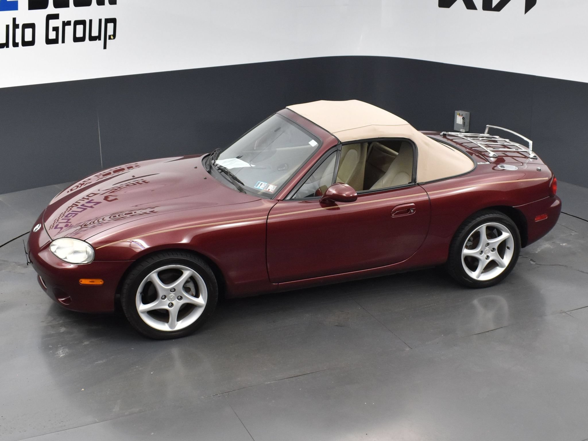 Used 2003 MAZDA MX-5 Miata RWD image 10