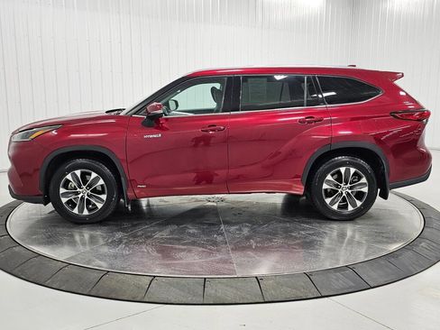 Used 2021 Toyota Highlander XLE image 34
