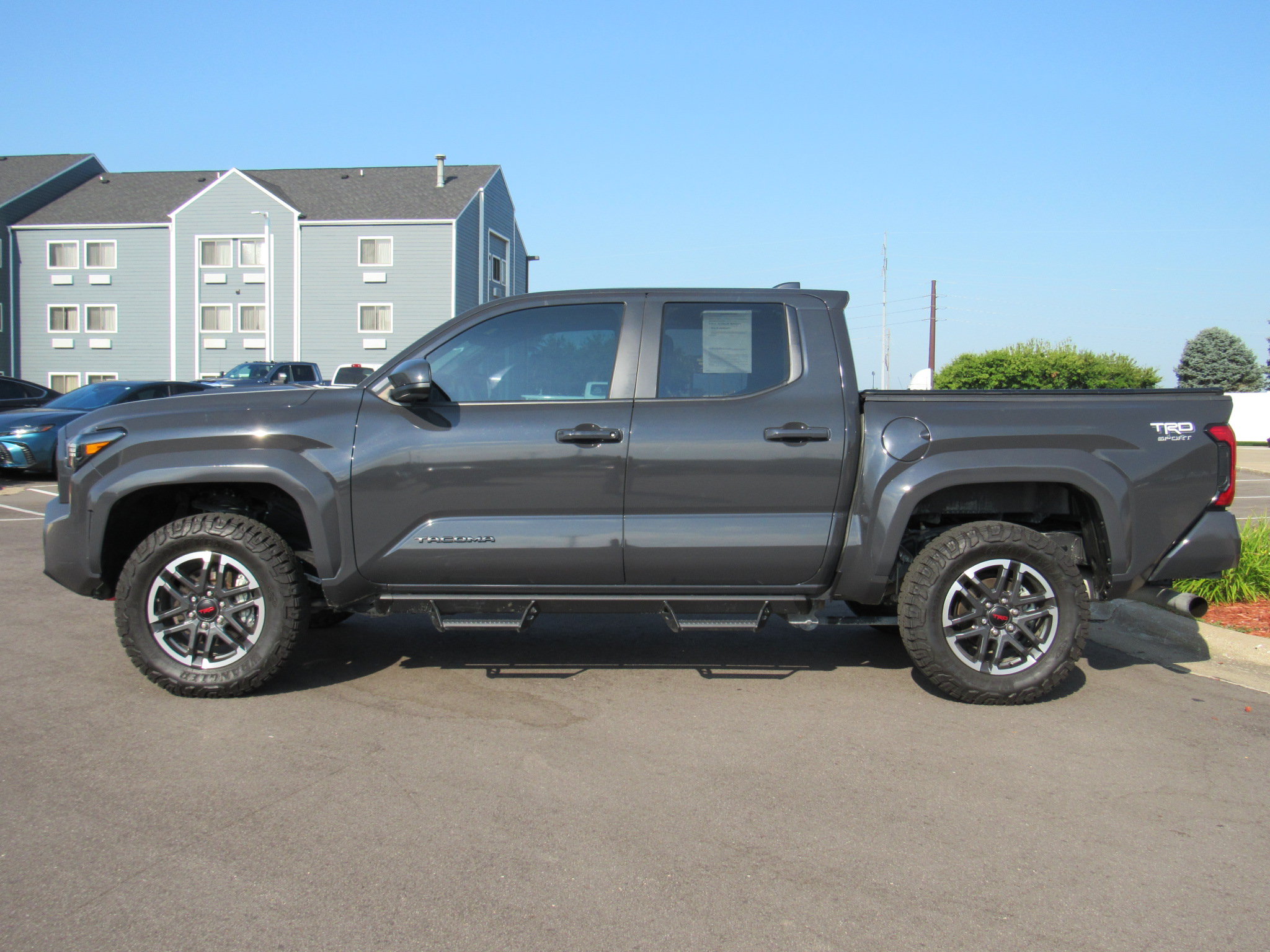 Used 2025 Toyota Tacoma TRD Sport w/ Blackout Package (GST) AWD/4WD image 9