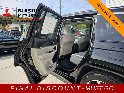 Used 2022 Jeep Grand Cherokee Overland w/ Luxury Tech Group IV image 16